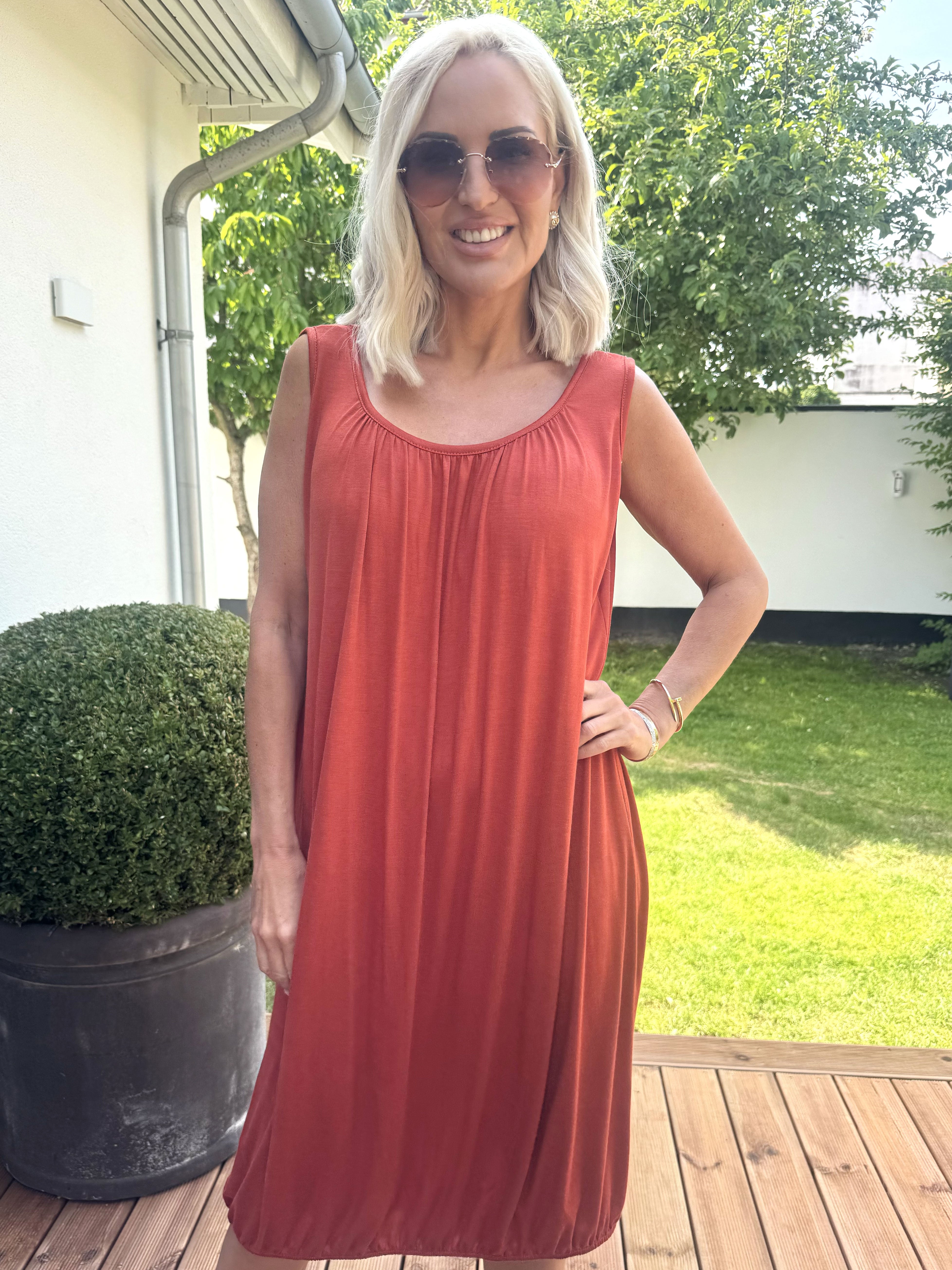 Miracle Sleeveless Dress - Basic klänning i viskos med resår nedtill